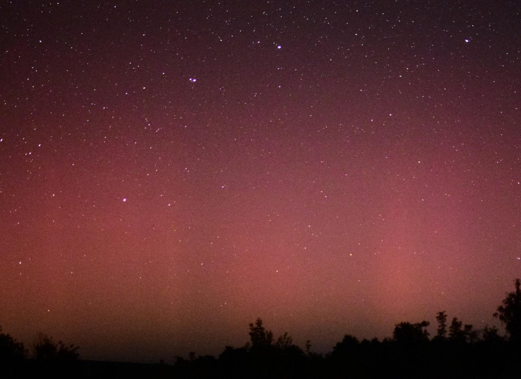 Подобное видели в первый раз! В небе над Украиной зафиксировали полярное сияние (фото)